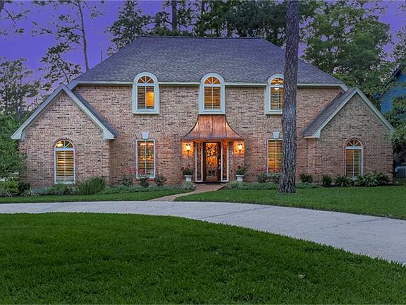 Perfect for entertaining with circular driveway for guests.