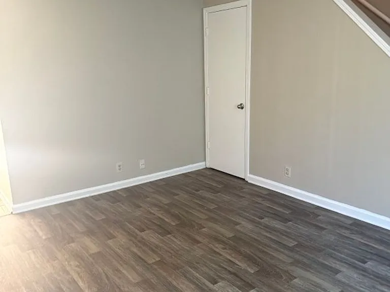 617 Castlegate Dr — Photo 8