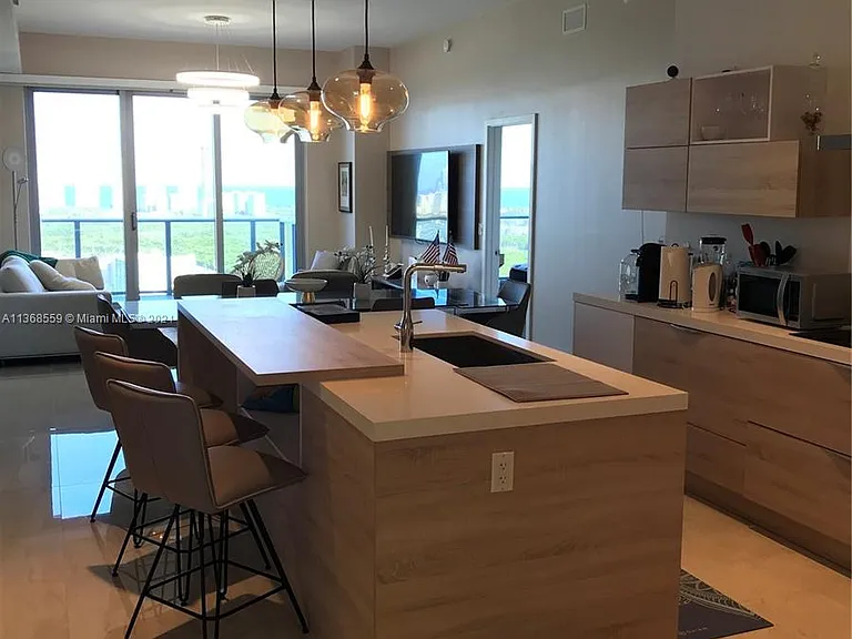 16385 Biscayne Blvd #7 — Photo 31