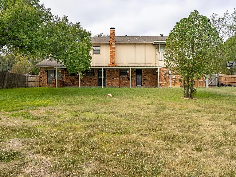 4212 Village Green Dr — Photo 27