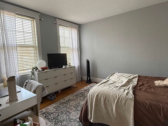 5th image of 110 Lanark Rd APT 1