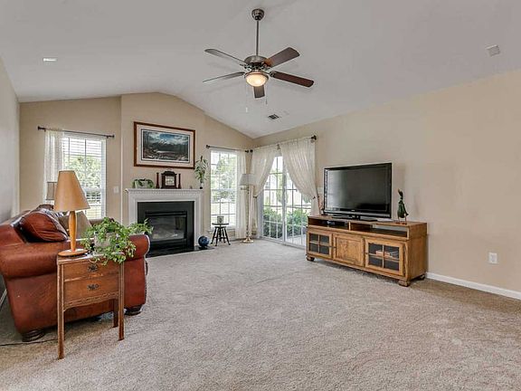 4th image of 720 E Camelton Dr