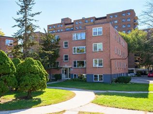 2420 New St #1, Burlington, ON L7R1J6