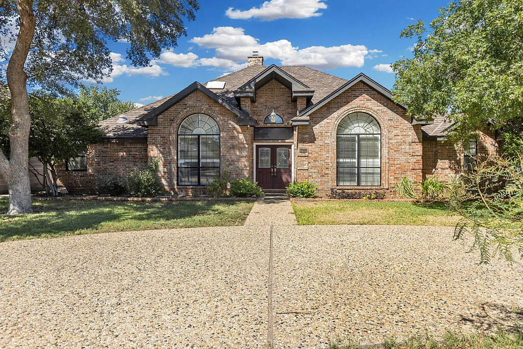 4 bed, 3.0 bath, 3120 sqft, $4,600 — Photo 2