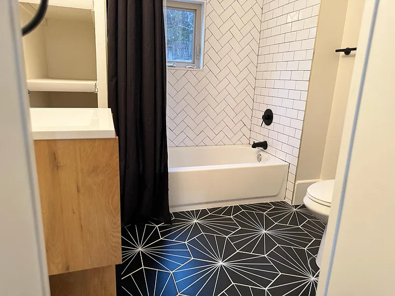 Full bathroom #2