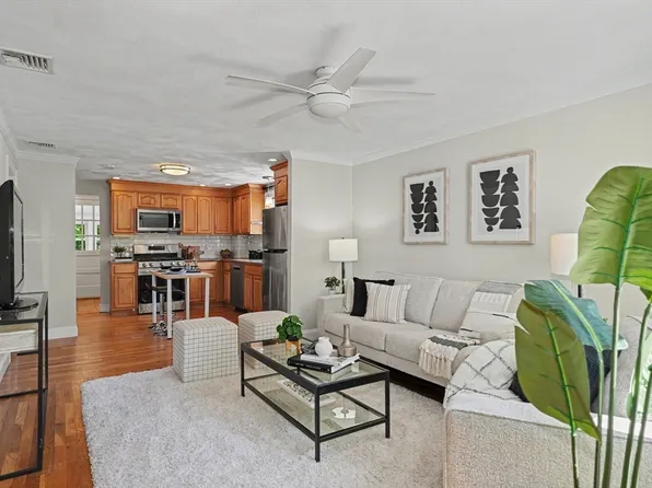 13 Walnut St #13, Belmont, MA 02478