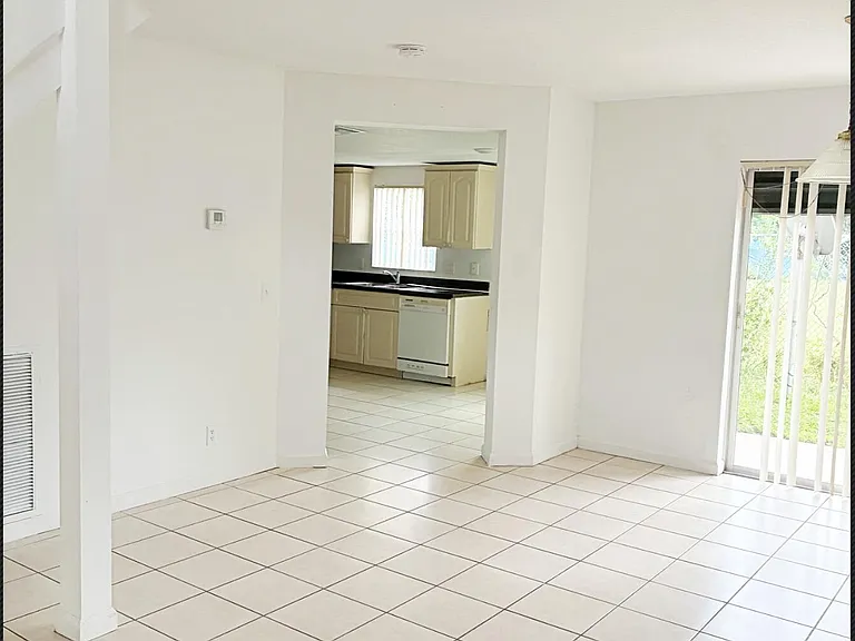 647 Latona Ave — Photo 13