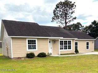 306 Foxtrace Ln, Hubert, NC 28539