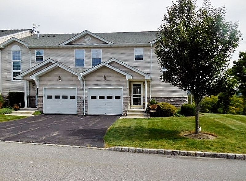 1st image of 19 Kristen Ct