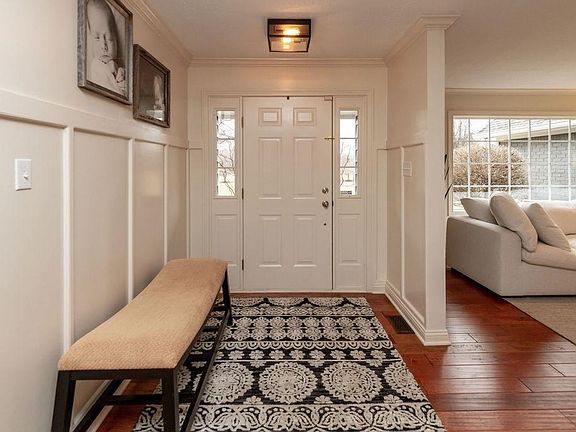 Cozy Foyer Welcomes your guests!