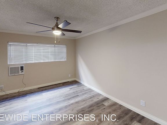4th image of 940 N Hayworth Ave #1