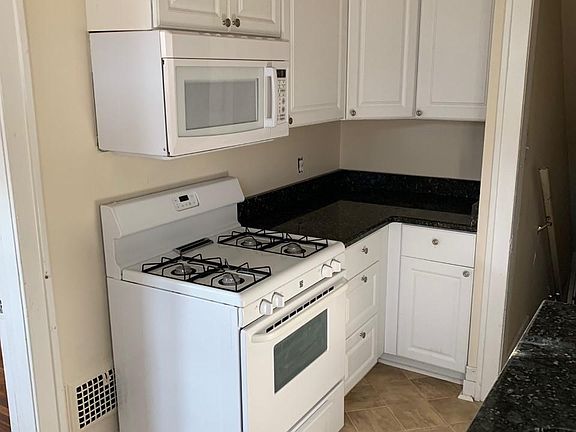 3rd image of 45810 Cass Ave