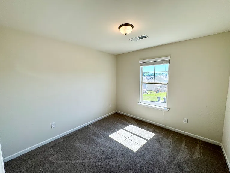 520 McGinnis Cir — Photo 17