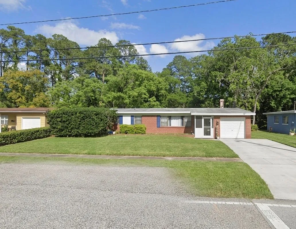 4 bed, 2.0 bath, 2182 sqft, $1,800 — Photo 1