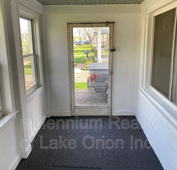 638 Joslyn Ave — Photo 2