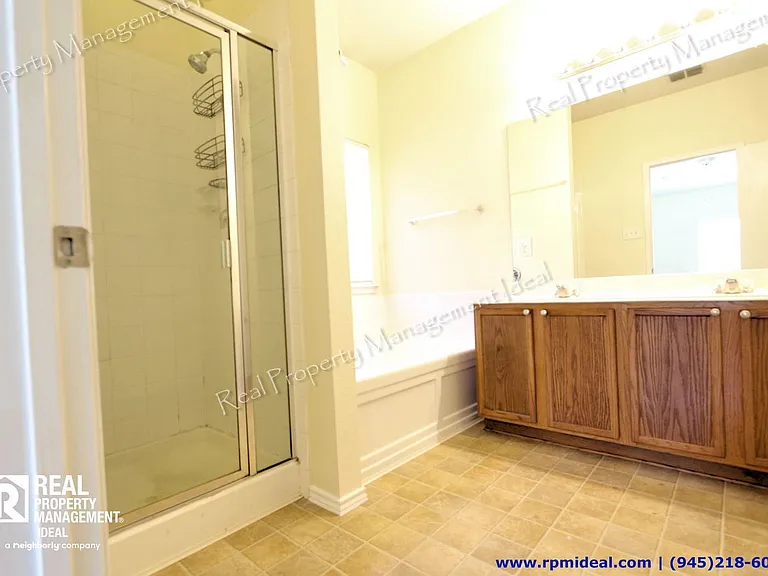 1910 Pin Oak Ln — Photo 19