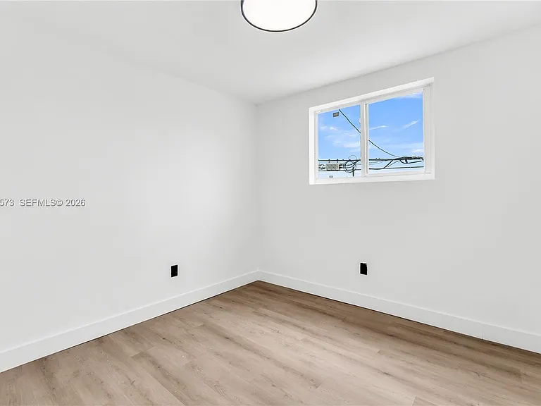 1011 SW 7th St #2 — Photo 23