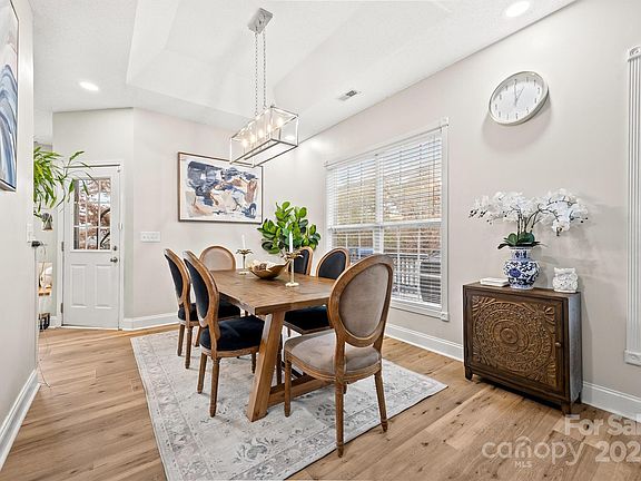 5th image of 3134 Richards Way Dr