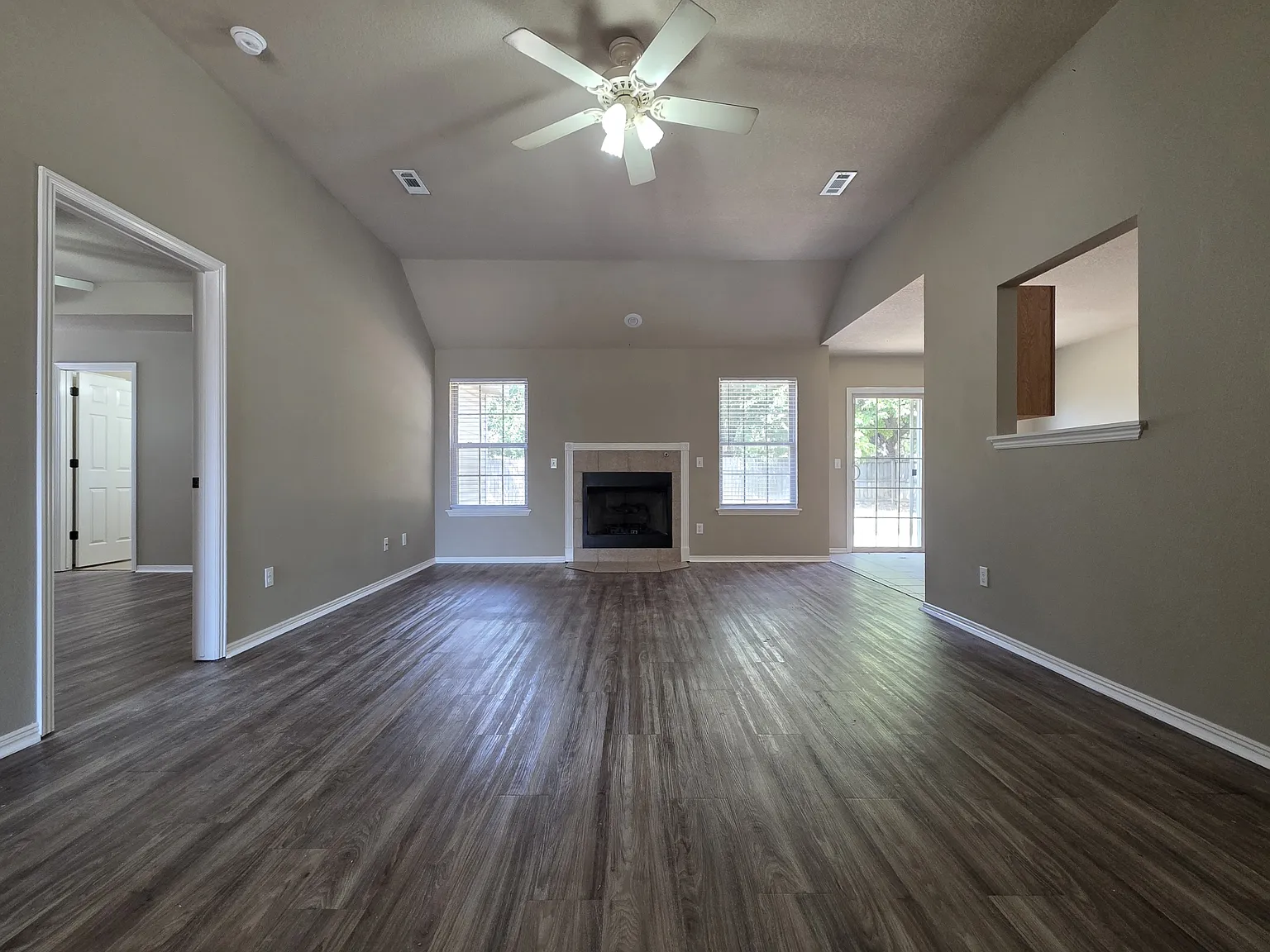 3 bed, 1339 sqft, $1,700 — Photo 3