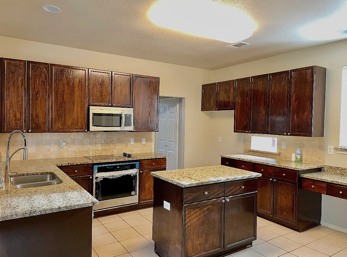 5 bed, 2.5 bath, 3049 sqft, $3,100 — Photo 4