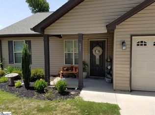 621 Chastine Dr, Spartanburg, SC 29301
