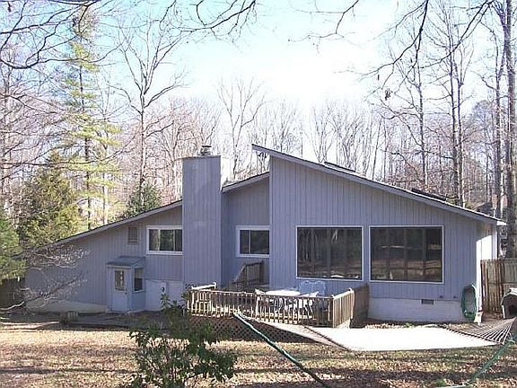 Reverse, fenced yard