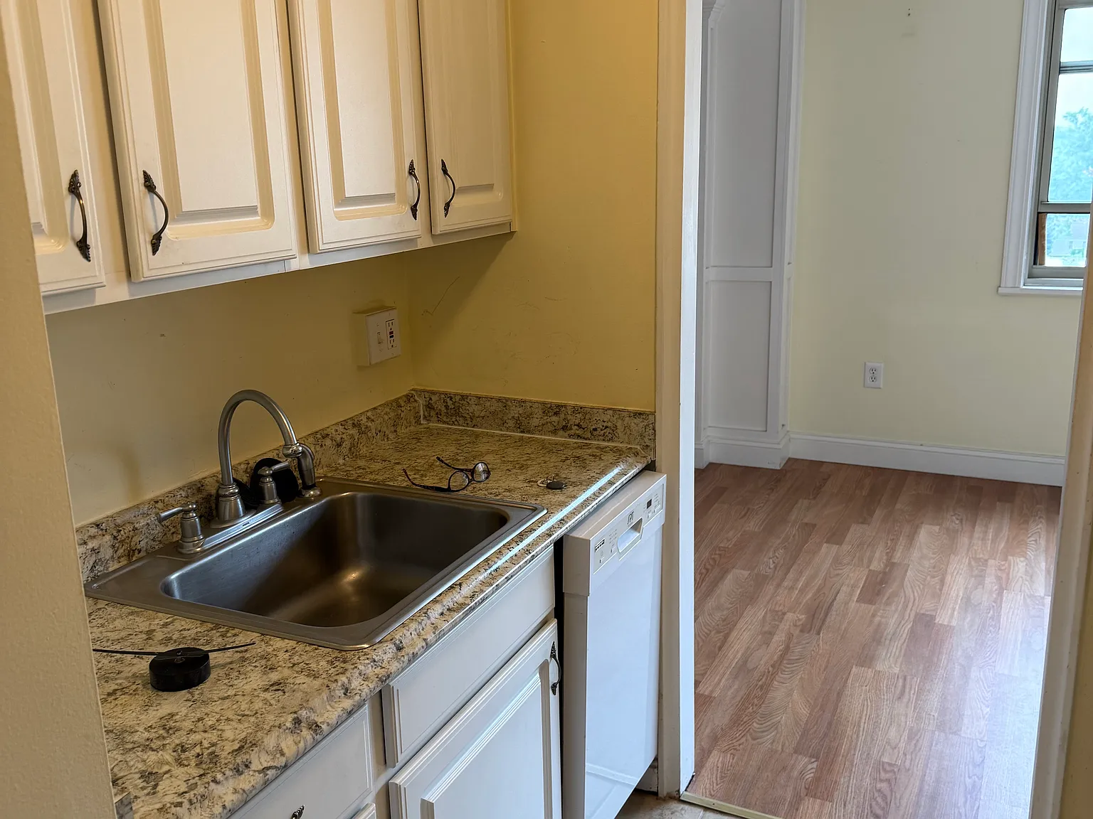 1 bed, 880 sqft, $1,650 — Photo 3