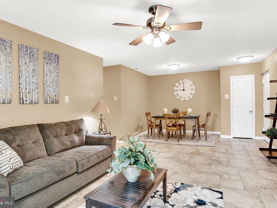 Living rom & dining area combination.