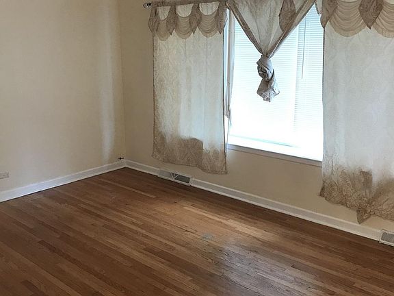 4th image of 5723 S Loomis Blvd #1
