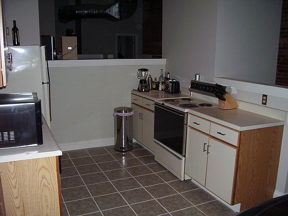 2nd image of 706 Broadway St APT 506