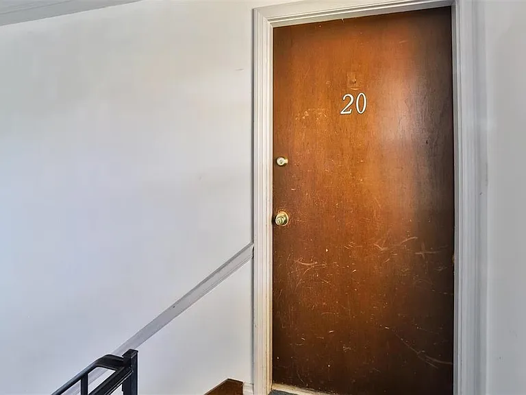1041 N Clay Ave #C-20 — Photo 5