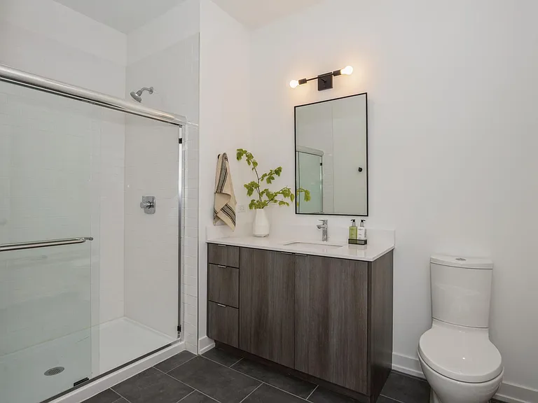 2803 W Henderson St — Photo 8