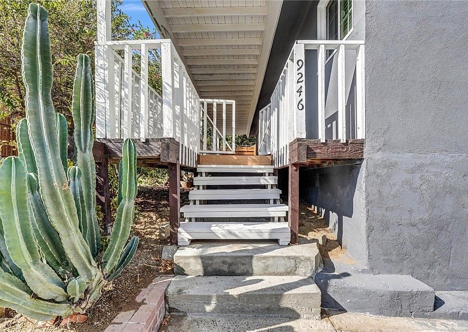 9246 Rowell Ave, Chatsworth, CA 91311 | MLS #SR26093922 | Zillow