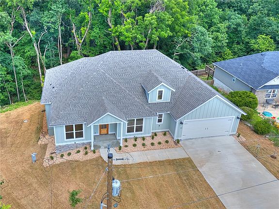 3rd image of 16 Millsap Cir