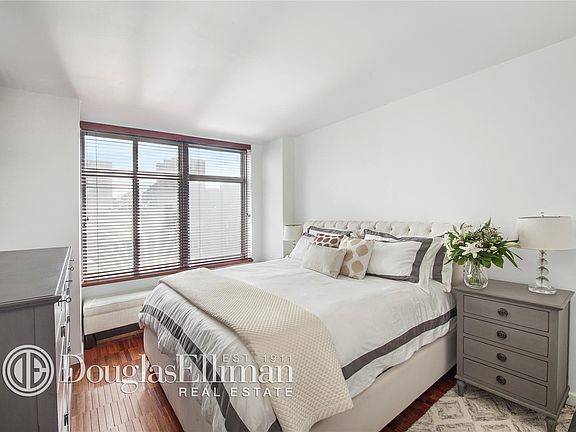 4th image of 188 E 64th St APT 1904