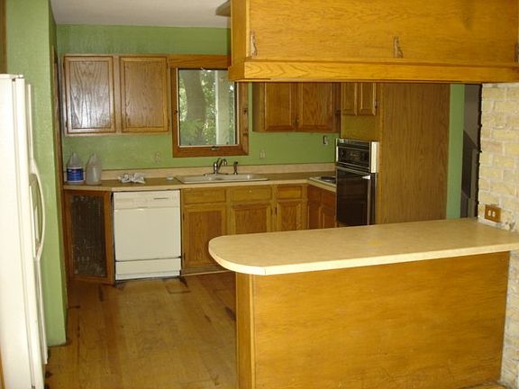 5th image of 629 E 6th St