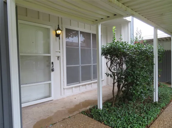 400 Hollyhill Ct, Denton, TX 76205