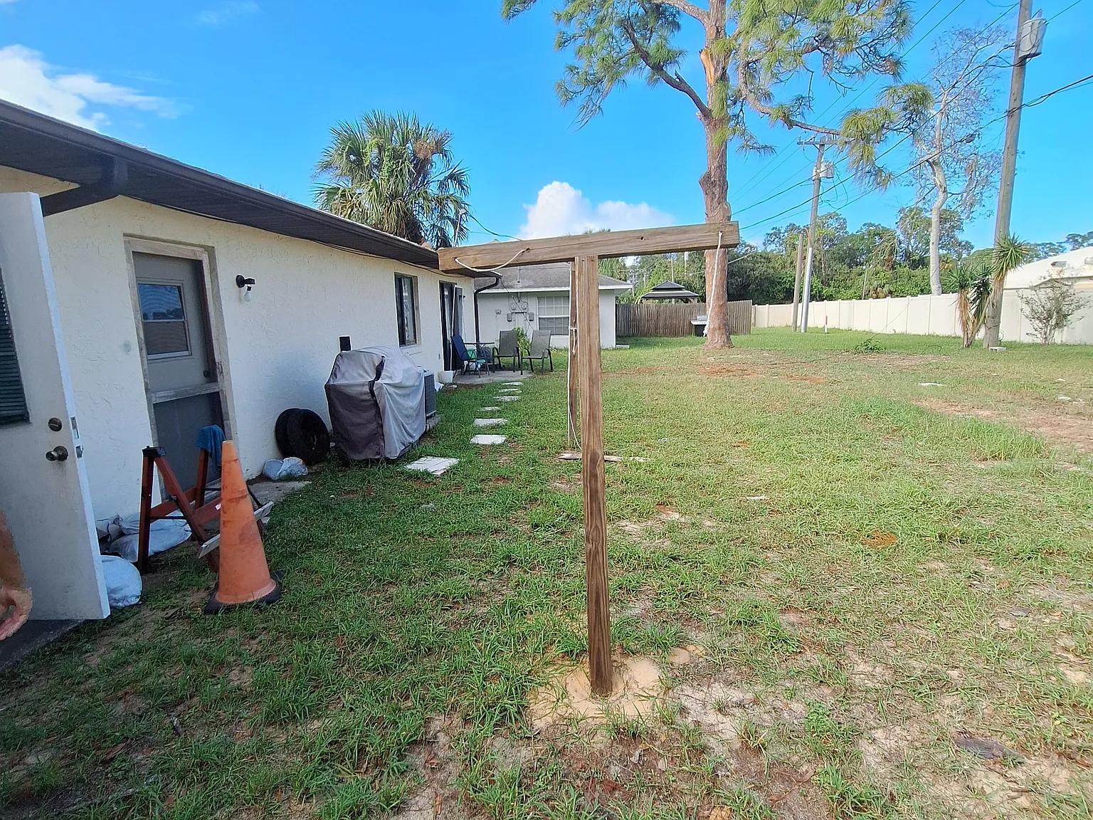 2 bed, 1.5 bath, 1015 sqft, $1,350 — Photo 2