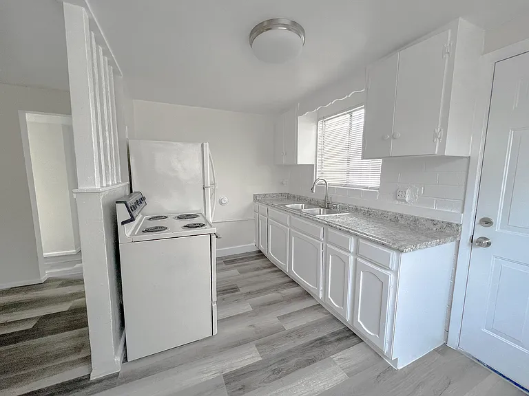 98 W Orchid Ln #2 — Photo 2