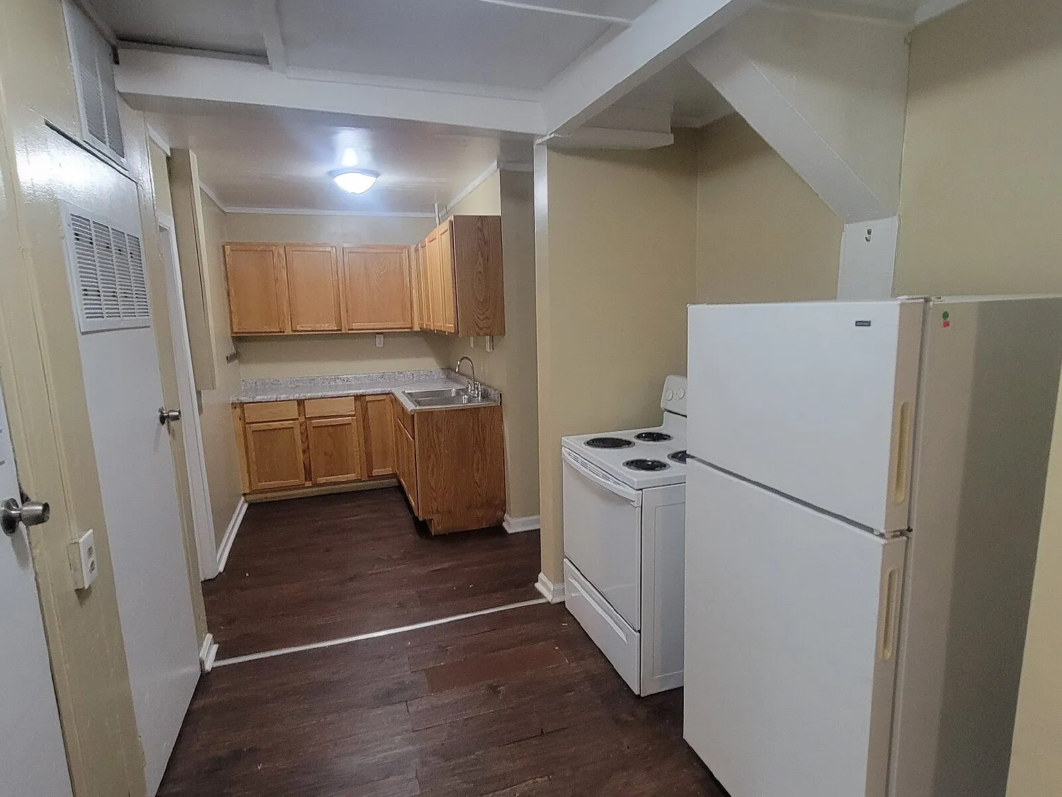 3 bed, 2.0 bath, $975 — Photo 2