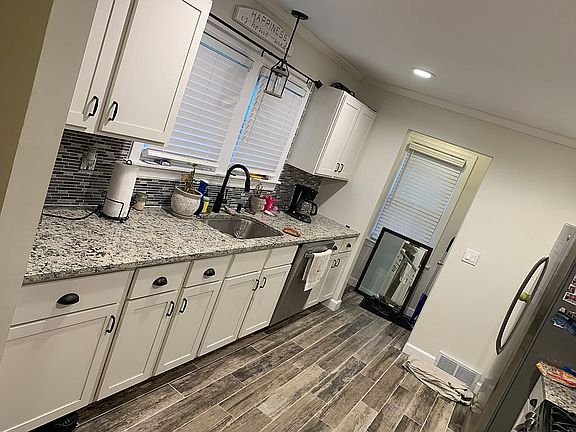 4th image of 313 Blaine Ave