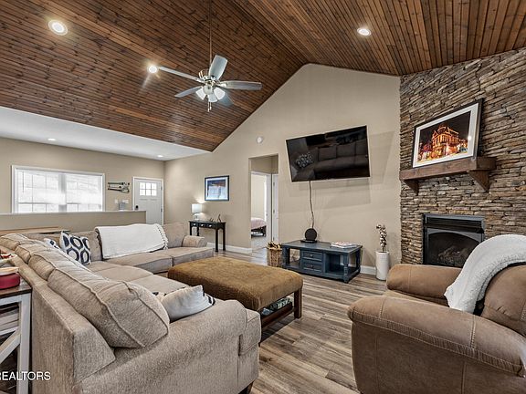 4th image of 258 Buena Vista Ln