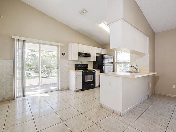 5th image of 13870 Glasser Ave