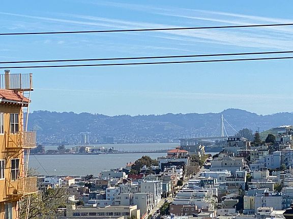 2nd image of 1009 Lombard St