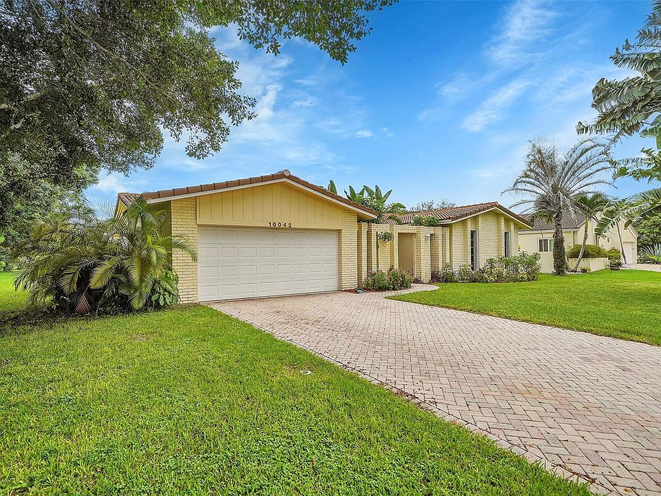 1st image of 10042 NW 16th Street