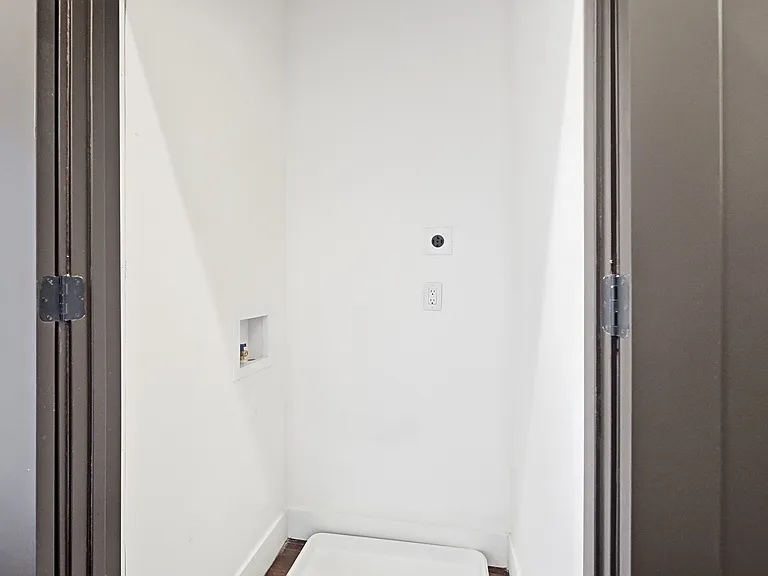 907 Main St #5 — Photo 25