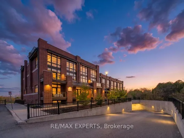 2 Linsmore Pl #304, Whitchurch Stouffville, ON L4A 4T4