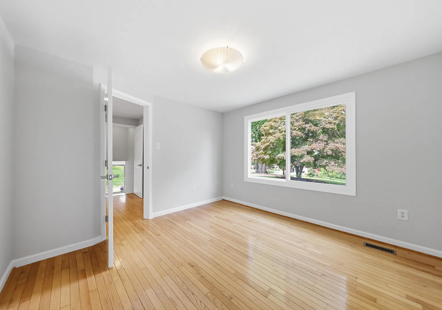 Location & Condition - Immediate Availability — Photo 4
