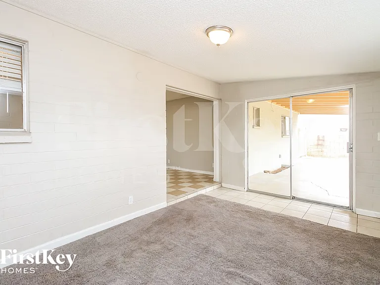 509 W 3rd Pl — Photo 15