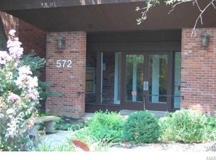 572 Coeur De Royale Dr APT 201, Saint Louis, MO 63141